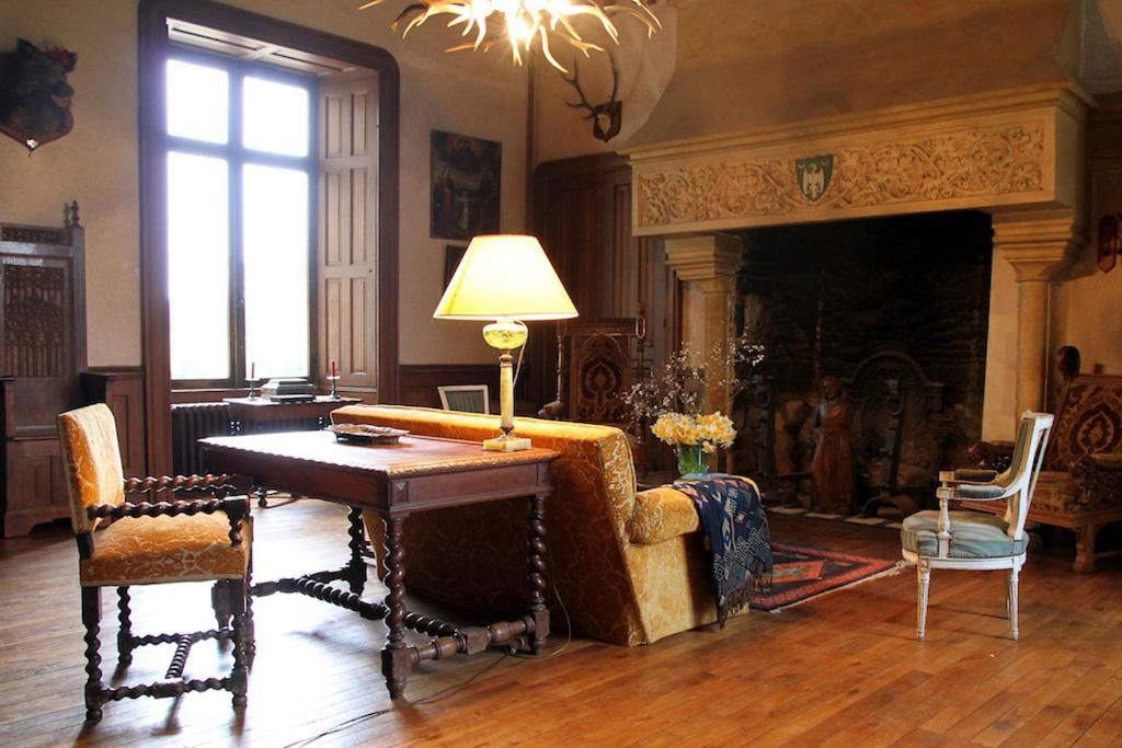 Chateau De Montriou Feneu Cameră foto